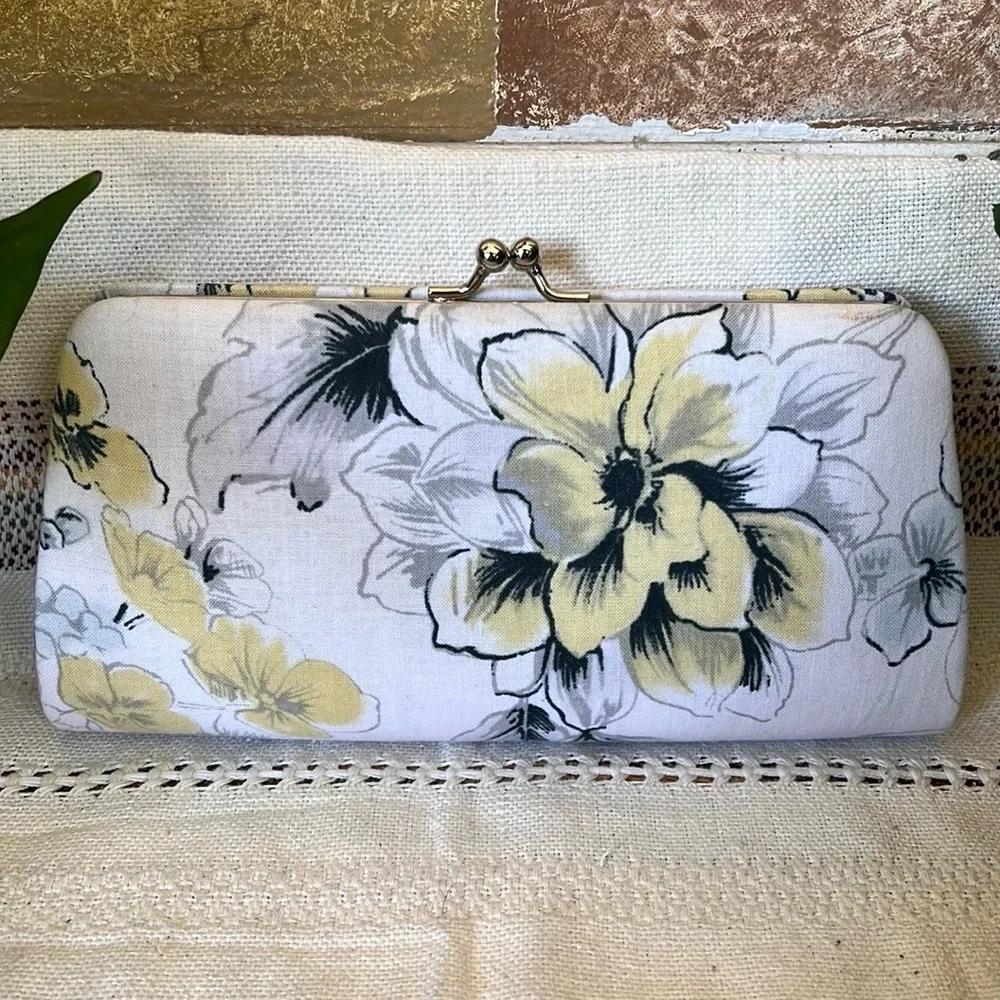 Floral Artistic Hard-Bodied Rectangular Women’s Kiss-Lock Daytime/Evening Clutch